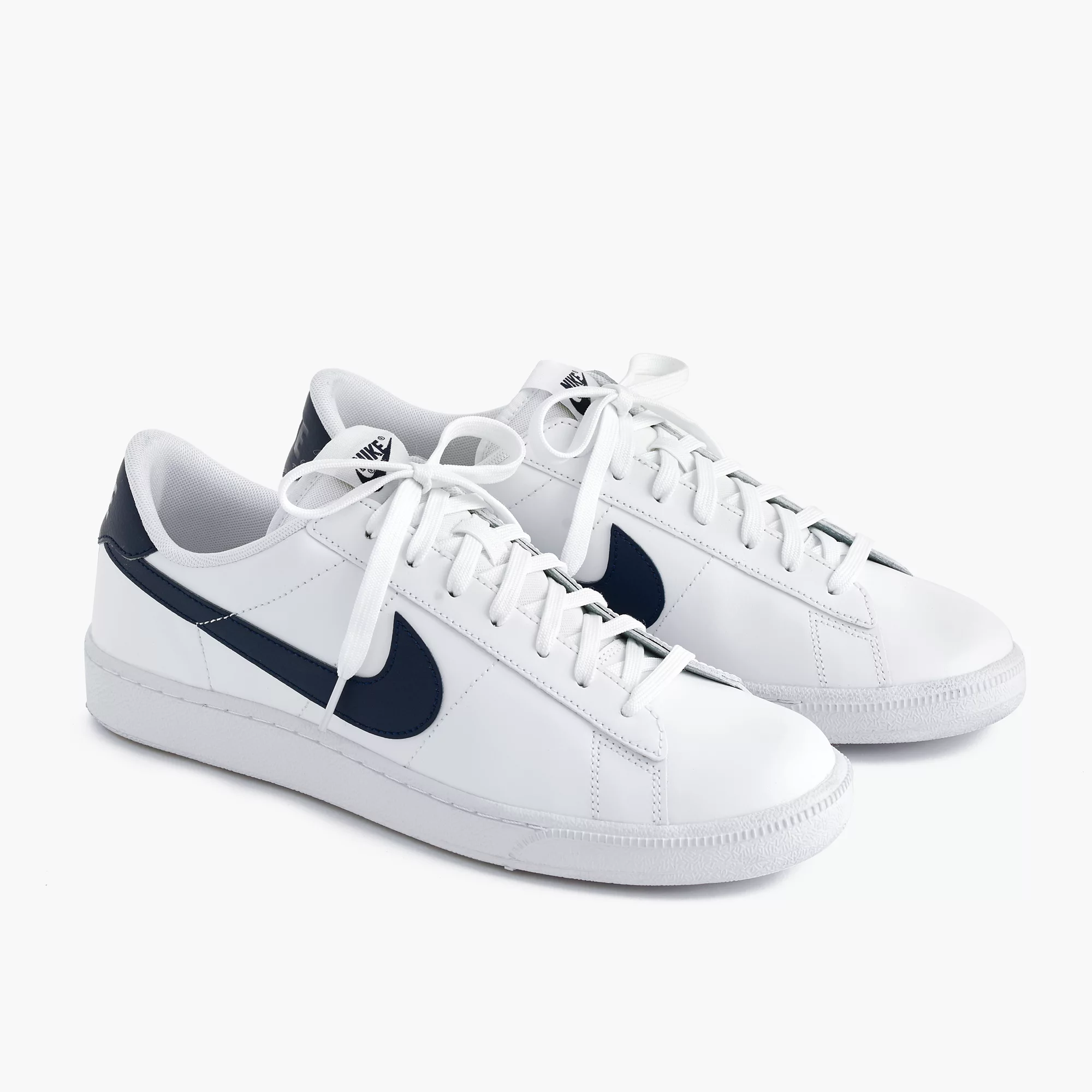 white nike shoes mens